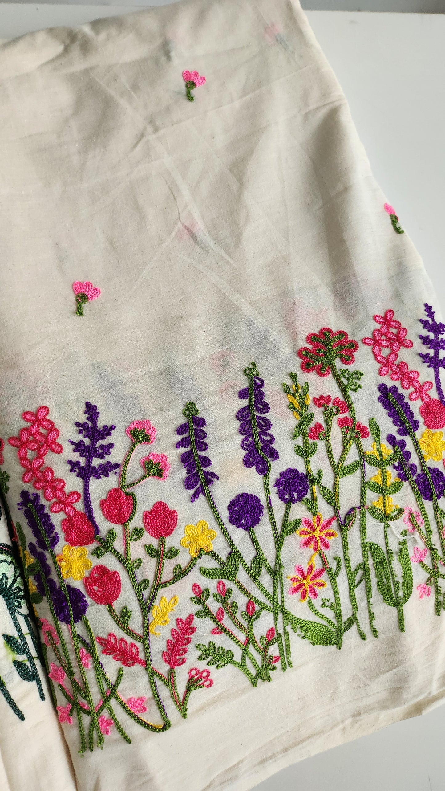 Pure kora cotton with beautiful floral and leaf embroidery work with daman and butti all over